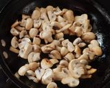 A picture of step 7 of Creamy Mushroom masala gravy.