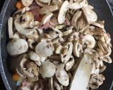 Foto del paso 3 de la receta: Champiñones con tomate