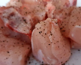 Foto del paso 1 de la receta: Pollo con tomate