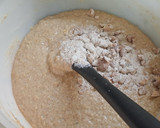 Foto del paso 2 de la receta: Budín integral de naranja, nueces y garrapiñada