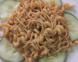 A picture of step 2 of Jellof macaroni with spaghetti.