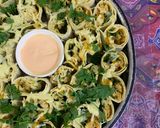 صورة لخطوة 3 من وصفة رولات التورتيلا بالدجاج 🌯