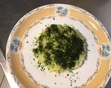 Une image de l'étape 4 de Salade de concombres et courgettes à l'oignon rouge et laitue de mer.