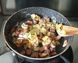 Une image de l'étape 4 de Poêlée de tofu au poireau et aux champignons de Paris.