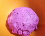 Foto langkah ke 2 dari resep Klepon Buah Naga Cokelat Keju.