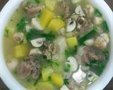 Hình bước làm 4 của món Canh khoai tây, nấm mỡ, xương đuôi heo