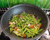 รูปขั้นตอนการทำที่ 1 ของ หมูกรอบผัดหน่อไม้ฝรั่ง#33