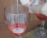 Foto langkah ke 2 dari resep Strawberry Yakult.