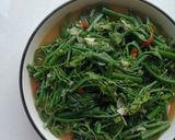 Foto langkah ke 5 dari resep Tumis Pucuk daun labu.