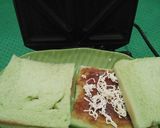 Foto langkah ke 2 dari resep Roti Bakar Selai Kurma (Mpasi 8m+).