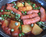 Foto del paso 2 de la receta: Salchichas con papas y guisantes