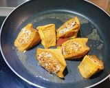 Hình bước làm 1 của món Menu gia đình hàng ngày 07- Đậu hũ nhồi thịt sốt cà - măng tây xào tôm -canh cải cuộn tôm thịt