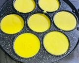 Foto langkah ke 8 dari resep Bika Ambon Mini Kuning Telor Teflon Ala Tintin.