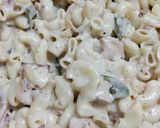 A picture of step 5 of White Sauce Chicken Pasta.