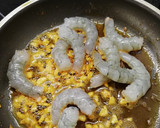 Foto del paso 2 de la receta: Tagliatelle con almejas, langostinos y lascas de queso curado