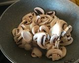Foto del paso 4 de la receta Medallón de solomillo de pavo con champiñón al ajillo