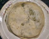 A picture of step 4 of Matar Paratha.