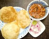 A picture of step 9 of Chhola bhatura.