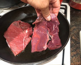 Foto del paso 5 de la receta: Bistec de ternera con guarnición de setas salteadas