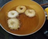 A picture of step 5 of Medu Vada.