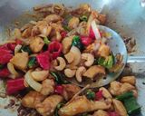 Foto langkah ke 4 dari resep Ayam Kungpao dengan Kacang Mede.