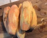 Hình bước làm 1 của món Khoai deo (gieo) ngày xưa
