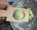 Foto langkah ke 6 dari resep Kue Tok/ Kue Ku Isi Kacang Hijau.