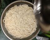 व्हेज हाका नूडल्स (veg hakka noodles recipe in marathi) रेसिपी स्टेप 1 फोटो 