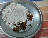 A picture of step 4 of Spicy onion and tomato paratha.