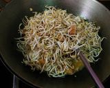Foto langkah ke 5 dari resep Tumis tauge tahu.
