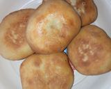 A picture of step 4 of Stuffed fried bread.