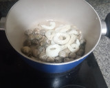 Foto del paso 1 de la receta: Rape al horno con chirlas y pota