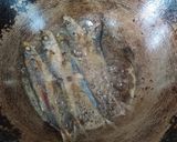 Foto langkah ke 2 dari resep Ikan Pindang Bumbu Iris.