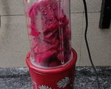A picture of step 2 of Dragon fruit juice.