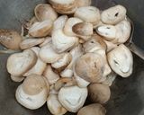 Foto langkah ke 2 dari resep Jamur Merang Saus Tiram.