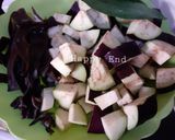 Foto langkah ke 1 dari resep Tumis Terong Jamur Kuping.