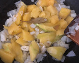 Foto del paso 2 de la receta: Pechugas en salsa de mango y curry (versión fit)