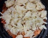 Hình bước làm 3 của món Pizza cá hồi, nấm