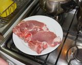 Foto del paso 1 de la receta: Chuletas de cerdo parrilleras con crema de champiñones sin lactosa