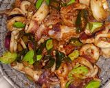 Foto langkah ke 4 dari resep Oseng cumi pedas.