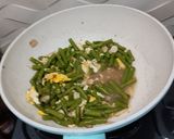 Foto langkah ke 5 dari resep Sayur Kacang Panjang Orak Arik Telur.