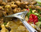 Foto langkah ke 6 dari resep Gai Pad Pongali (Ayam Tumis Bubuk Kari) Khas Thailand.