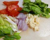 Foto langkah ke 1 dari resep Sop tulang ayam.