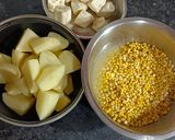 আলু ও কাঁচা কলা দিয়ে মটর ডালের বড়ার ডালনা(daler borar dalna recipe in Bengali) রেসিপির ধাপ 1 ছবি
