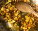 Une image de l'étape 1 de Samoussas viande hachée courgette fromage.