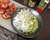 Foto del paso 2 de la receta: Manitas de cerdo en salsa