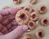 Foto del paso 4 de la receta: Galletas de avena y mermelada 🎨