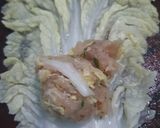 Foto langkah ke 3 dari resep Sawi Gulung isi Ayam.
