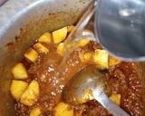 A picture of step 4 of Yummy qeema aloo gravy.