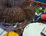 عکس مرحله 12 از دستور کیک شکلاتی با سس شکلاتی شیر عسلی